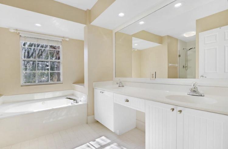 LAUREL OAKS - Residential Lease