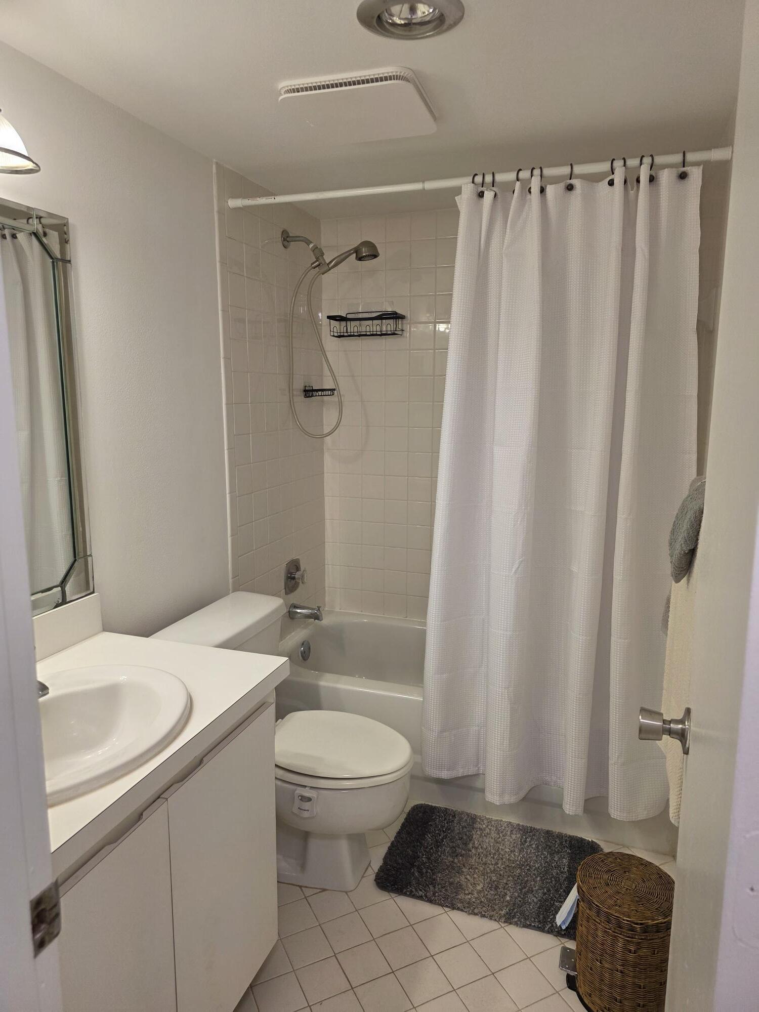 GLENBROOK CONDO - Residential Lease