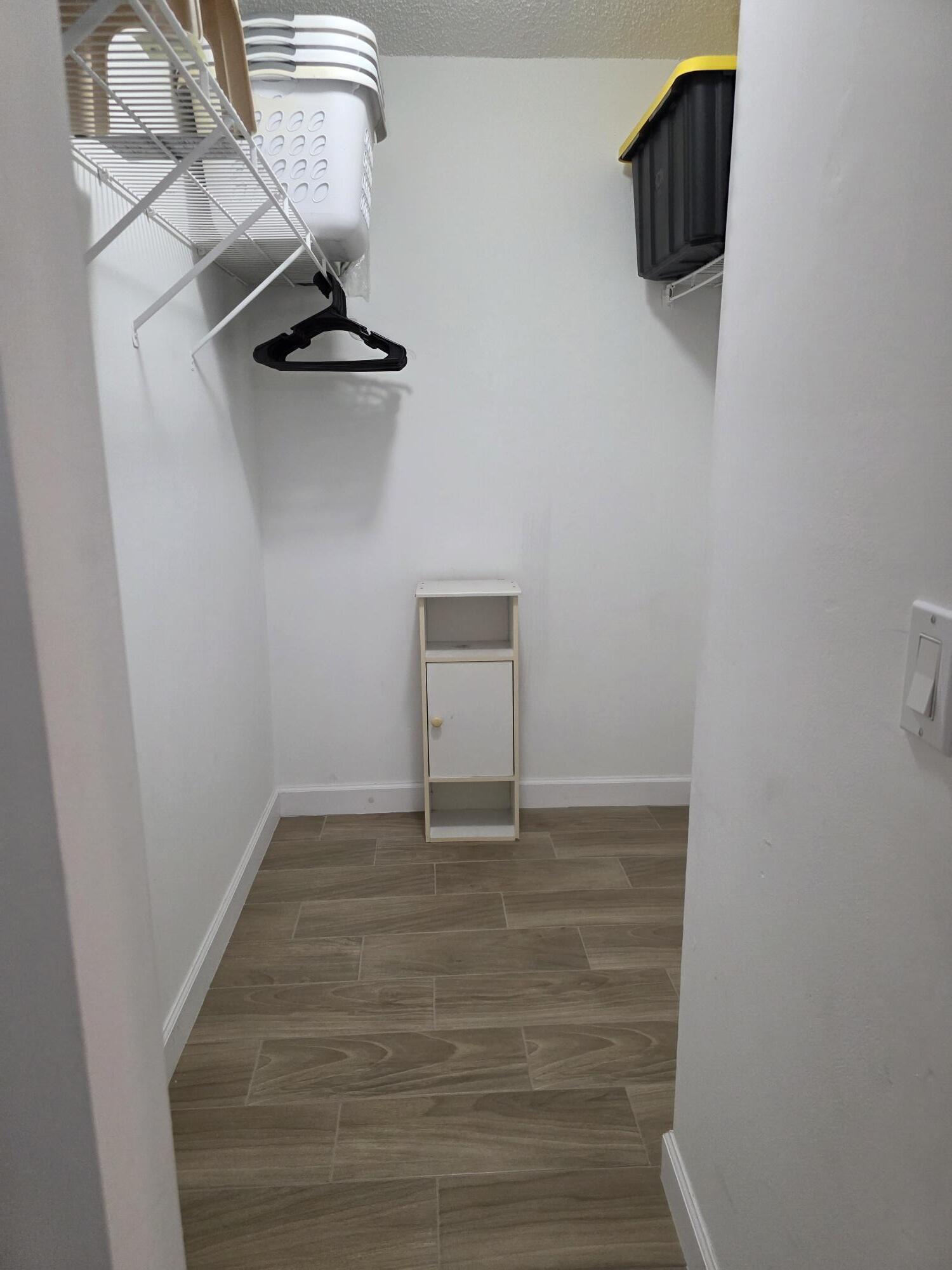 GLENBROOK CONDO - Residential Lease