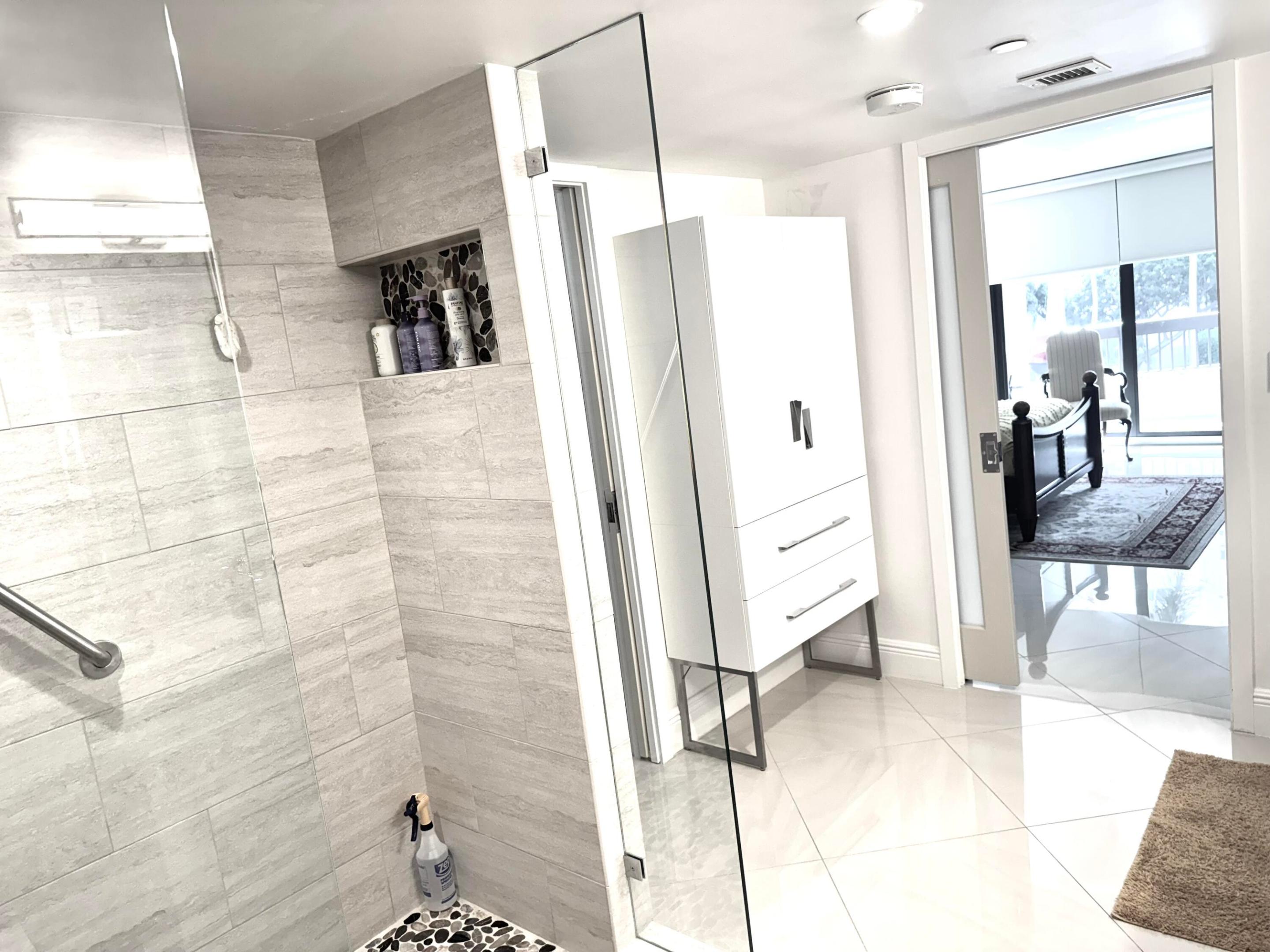 VOYAGER CONDO - Residential