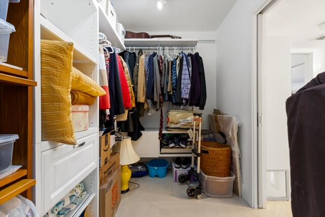 VOYAGER CONDO - Residential