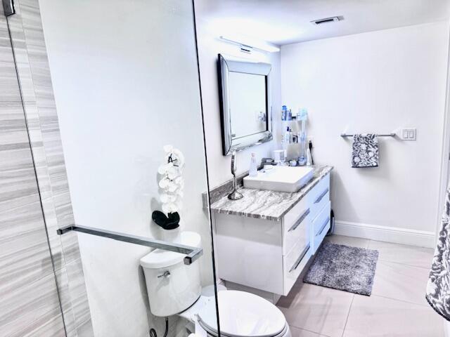 VOYAGER CONDO - Residential