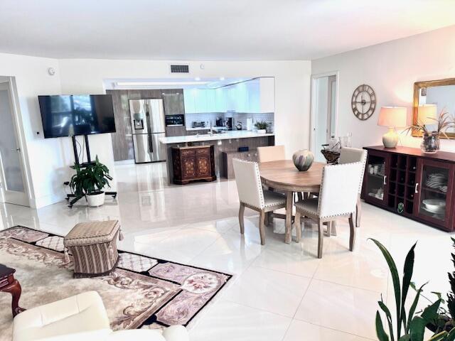 VOYAGER CONDO - Residential