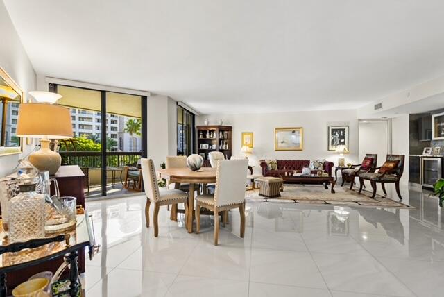 VOYAGER CONDO - Residential