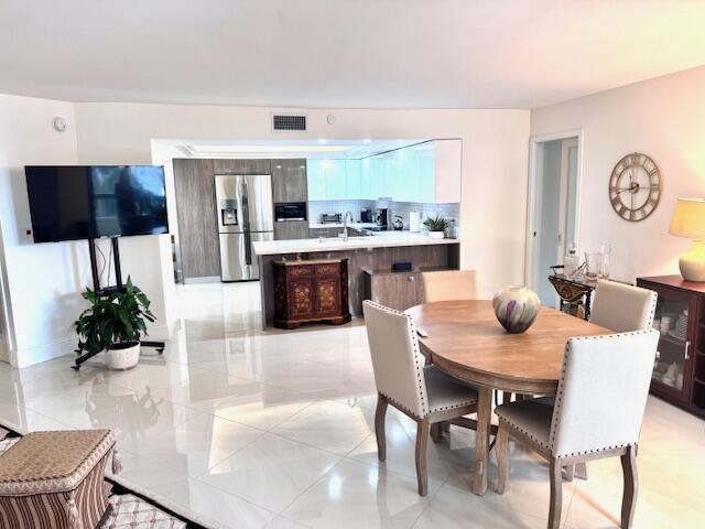 VOYAGER CONDO - Residential