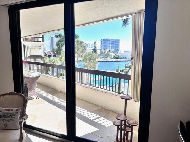 VOYAGER CONDO - Residential