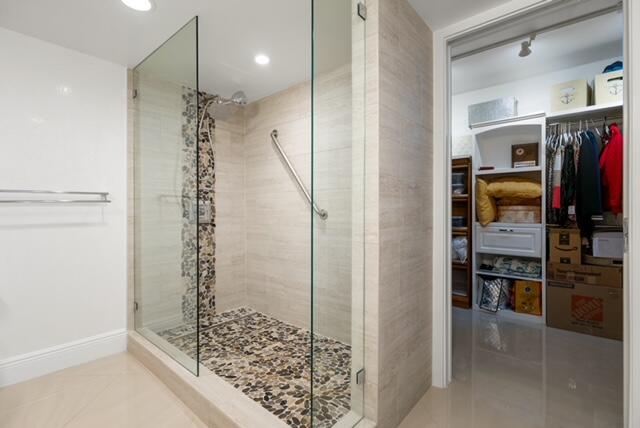 VOYAGER CONDO - Residential