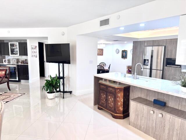 VOYAGER CONDO - Residential