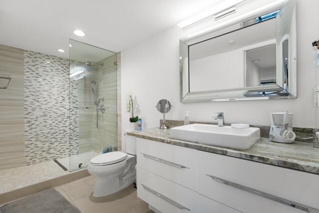 VOYAGER CONDO - Residential