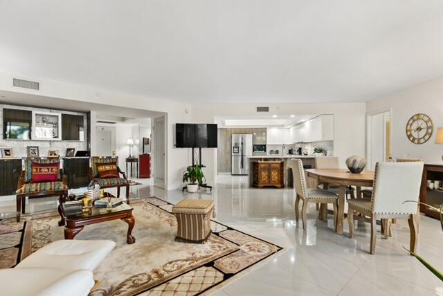 VOYAGER CONDO - Residential