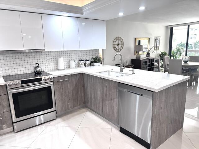 VOYAGER CONDO - Residential