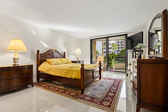 VOYAGER CONDO - Residential