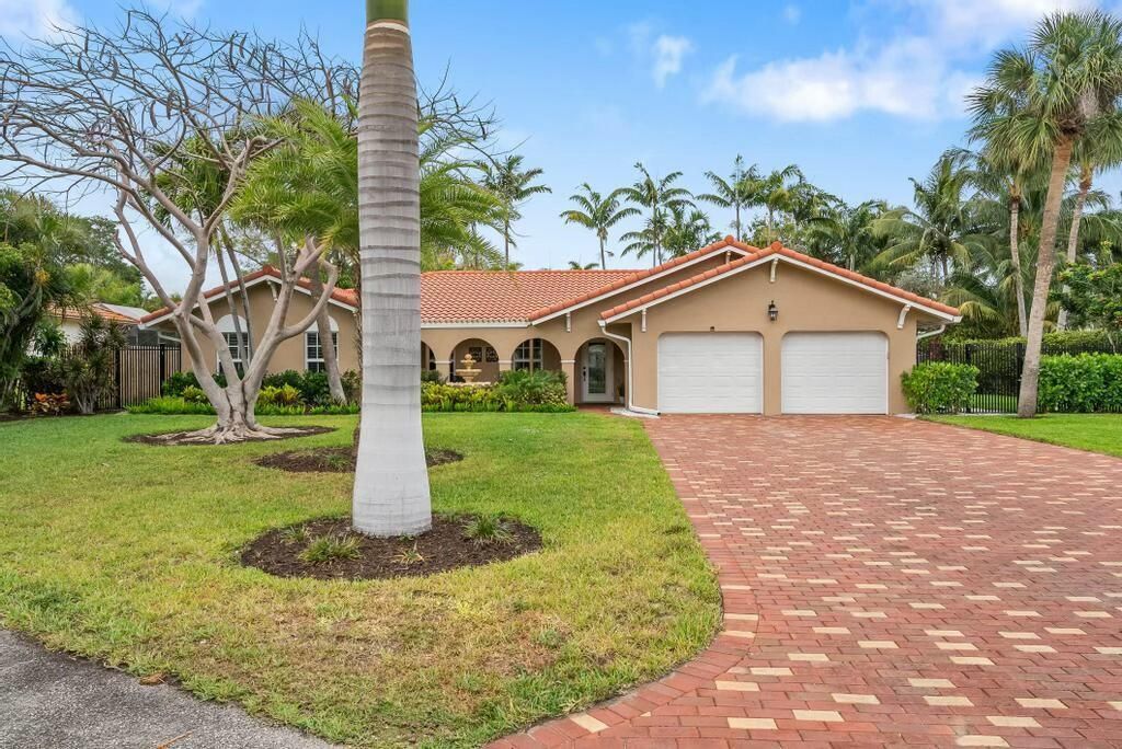 Photo of 815 Canary Walk, Gulf Stream, FL 33483 (MLS # R11086062)