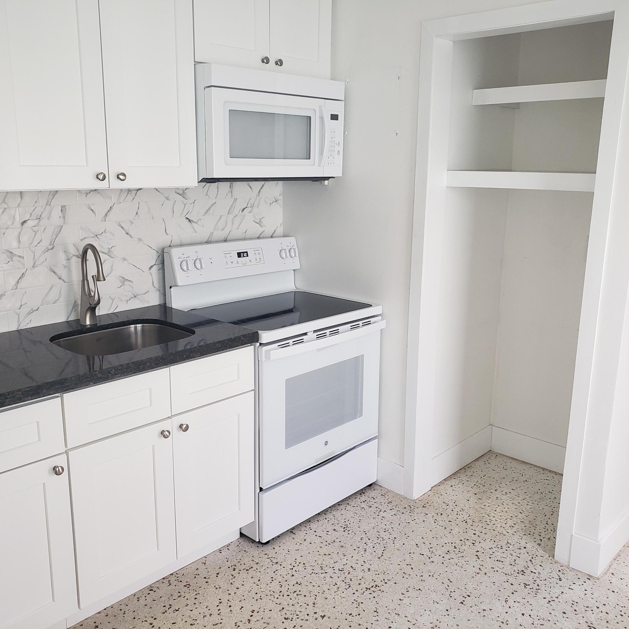 1216 Cabana Road 2