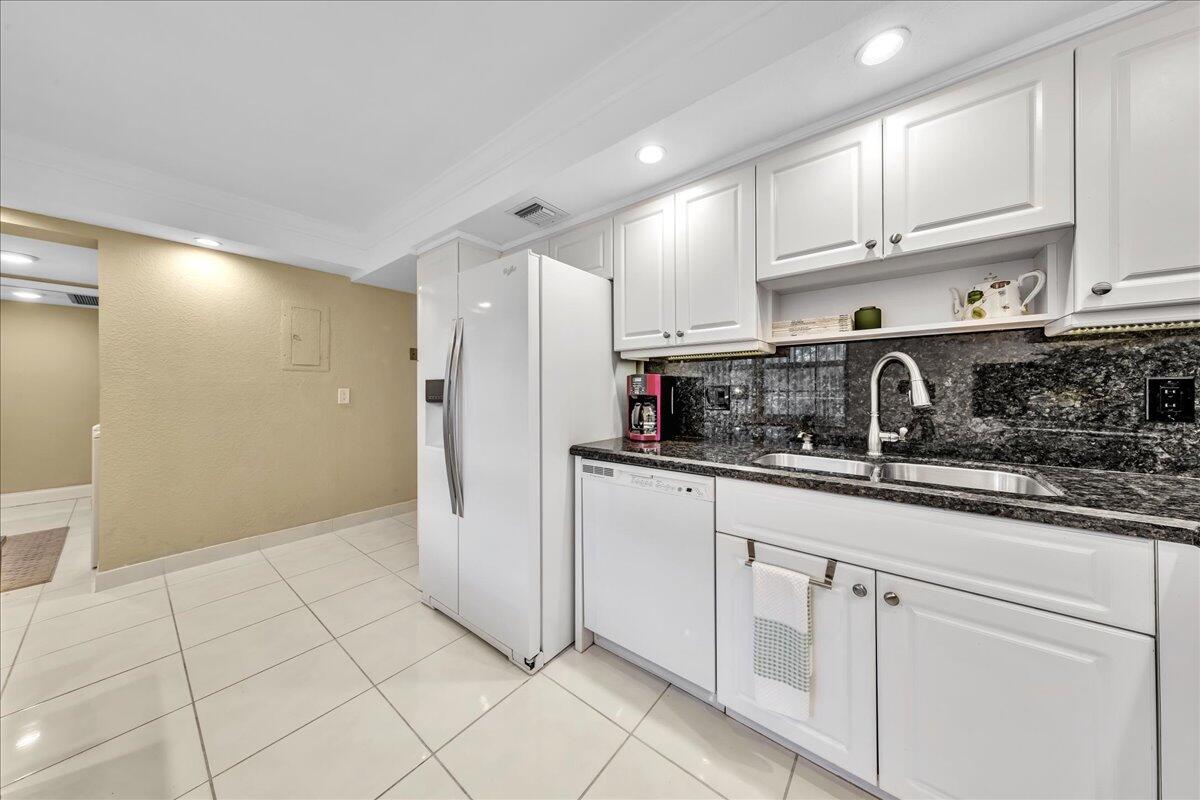 NO 123 PALM-AIRE COUNTRY CLUB - Residential