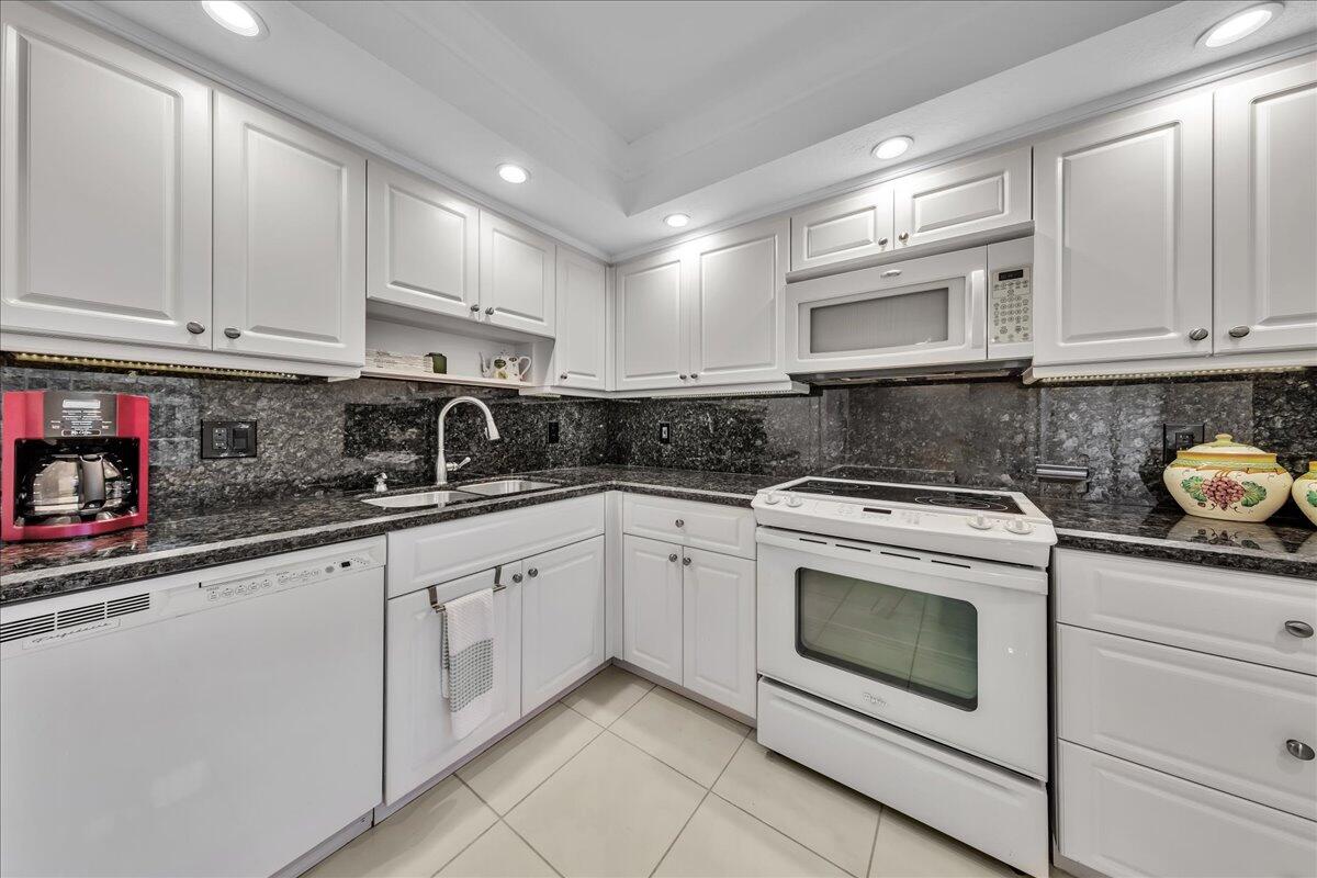 NO 123 PALM-AIRE COUNTRY CLUB - Residential