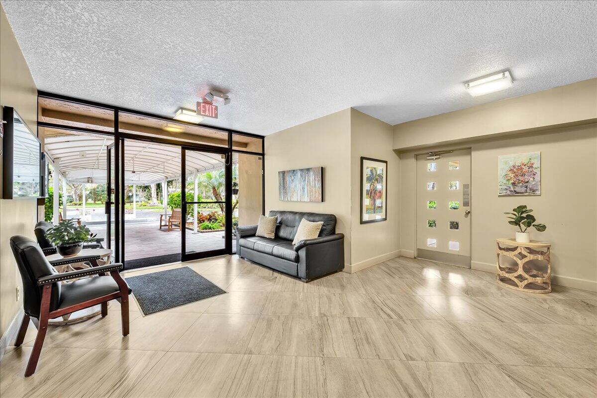 NO 123 PALM-AIRE COUNTRY CLUB - Residential