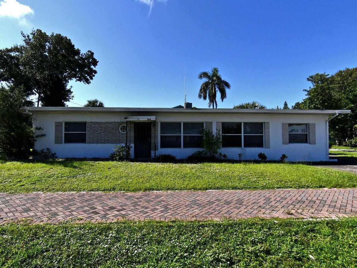 Live Real Estate Auction at the Property! Saturday Nov 8 at 10am. Preview 30 minutes prior to sale. 10% due at time of sale. Must have a 5,000 Cashier's check and a blank personal check in order to bid. 30 days to close. Guaranteed free and clear title. Suggested opening bid 69,000