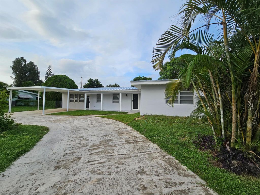 Photo of 141 SE Soneto Court, Port St Lucie, FL 34952 (MLS # R10928442)