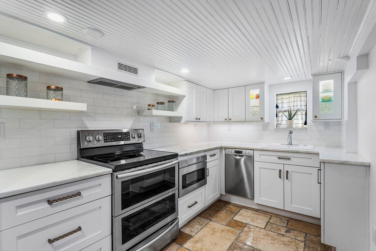 HILLSBORO SHORES SEC - Residential