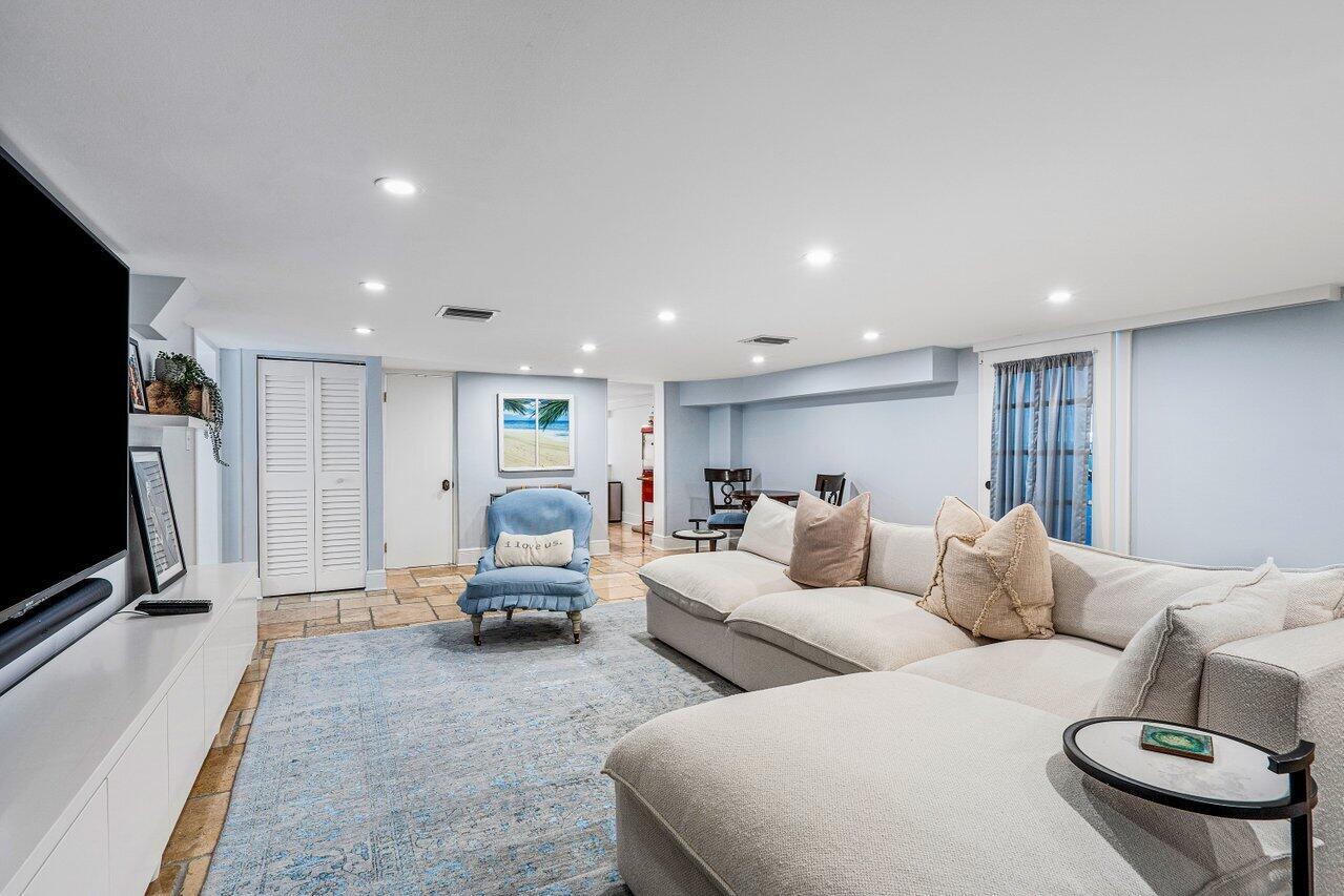 HILLSBORO SHORES SEC - Residential