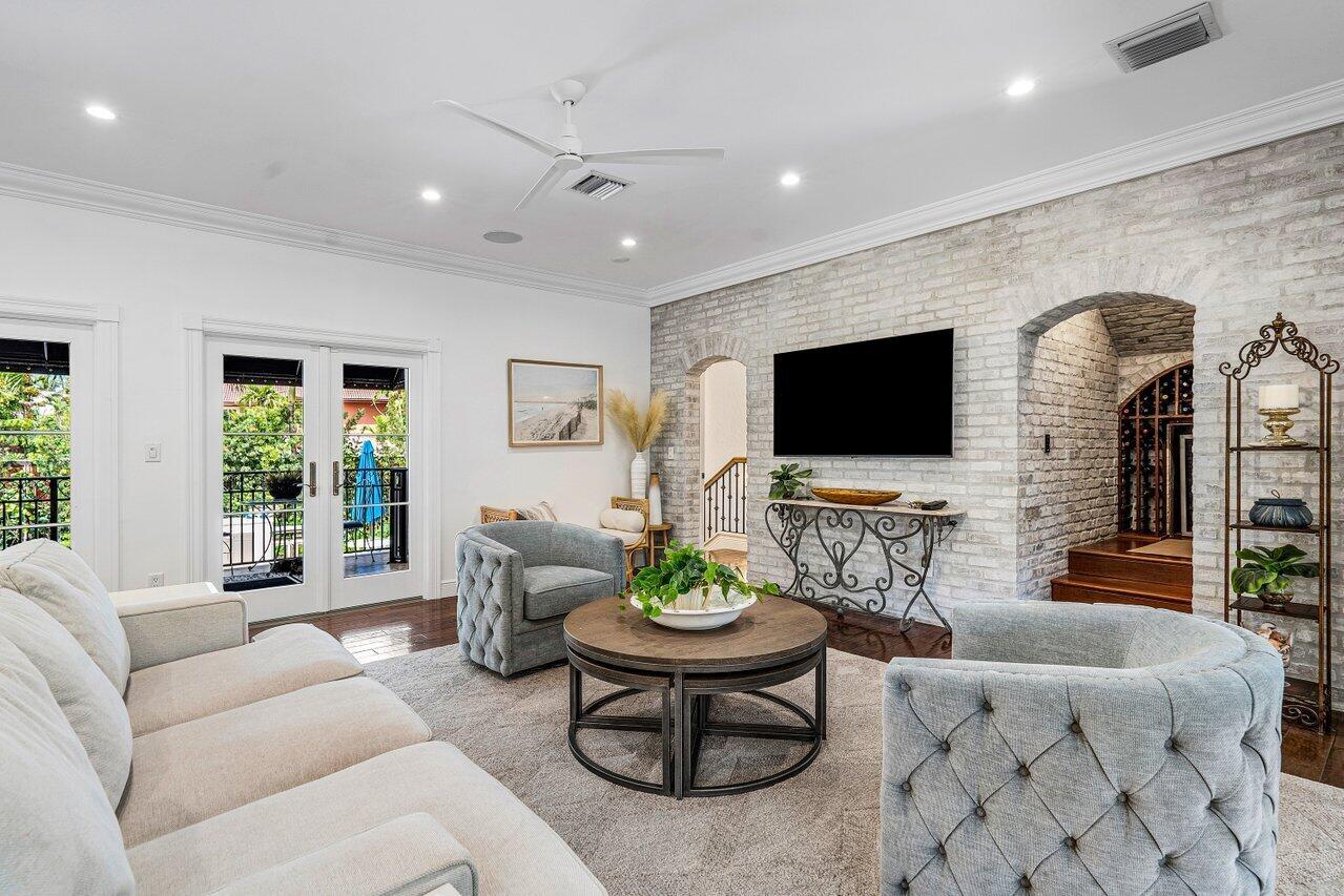 HILLSBORO SHORES SEC - Residential