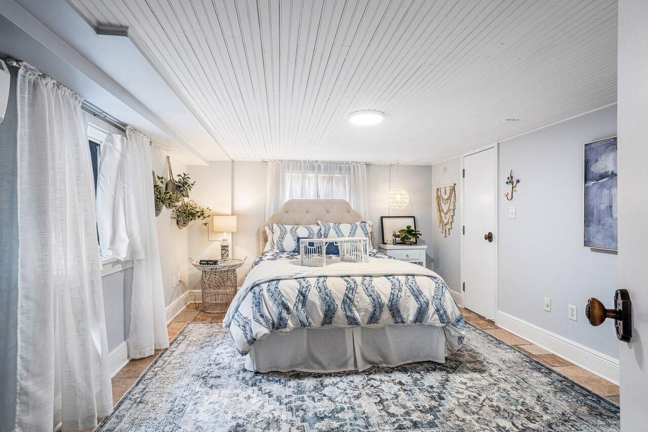 HILLSBORO SHORES SEC - Residential