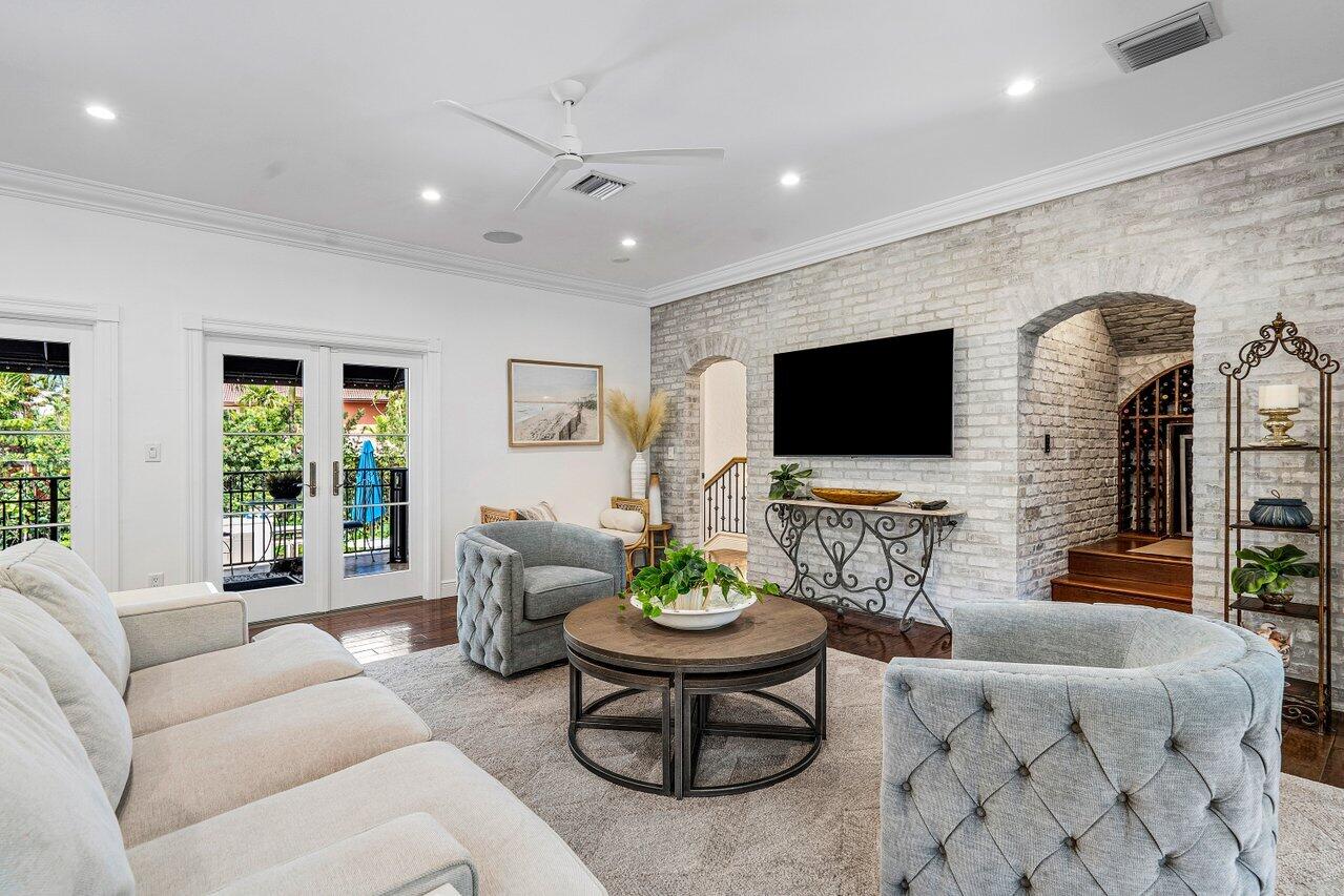 HILLSBORO SHORES SEC - Residential