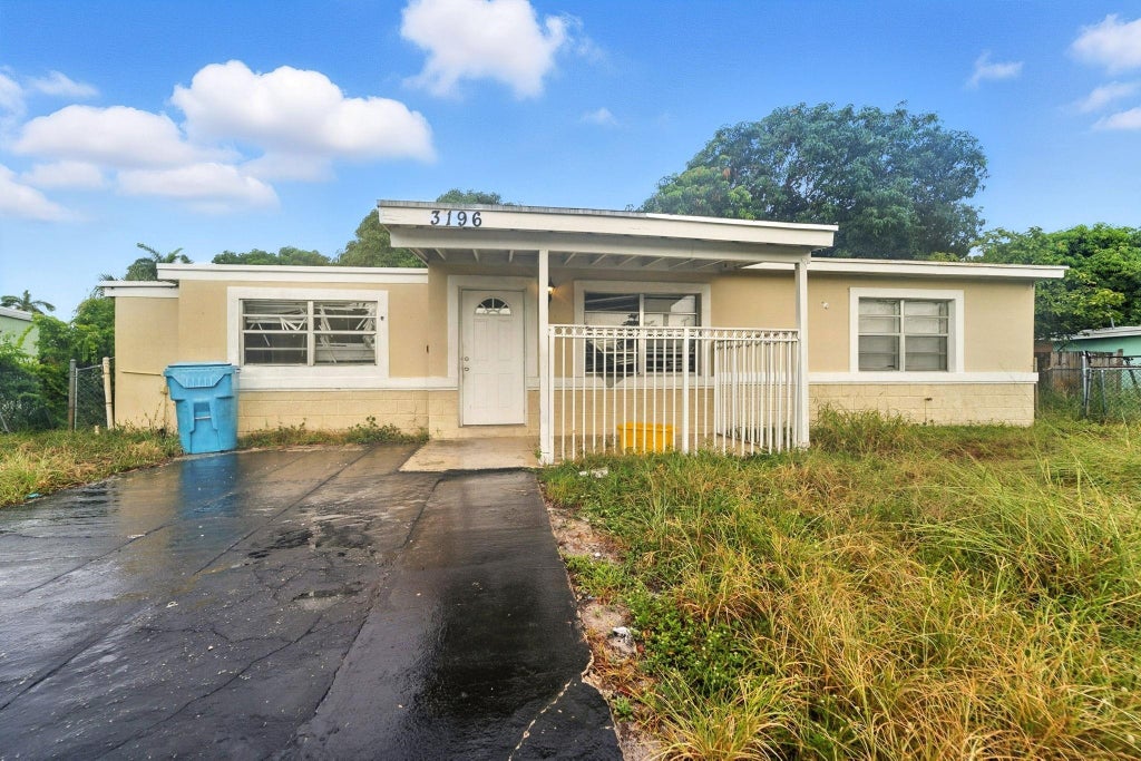 Photo of 3196 N Seacrest Boulevard, Boynton Beach, FL 33435 (MLS # F10520085)