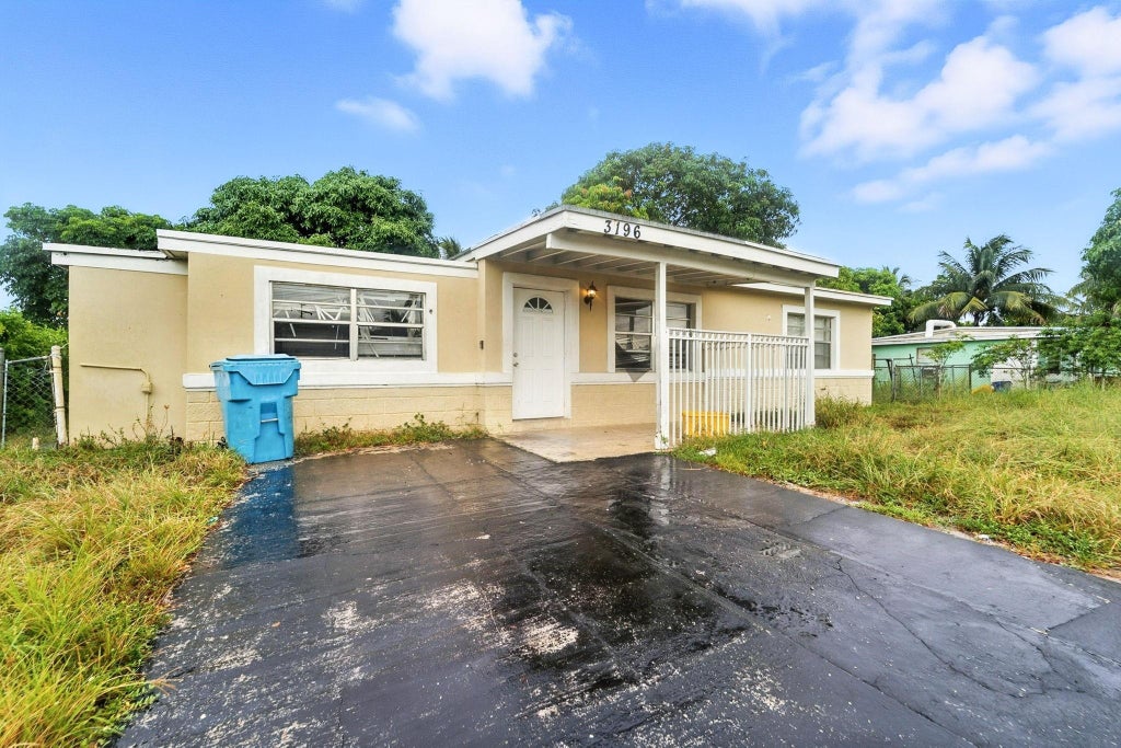 Photo of 3196 N Seacrest Boulevard, Boynton Beach, FL 33435 (MLS # F10520085)