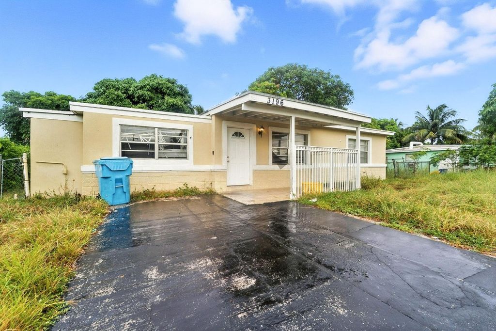 Photo of 3196 N Seacrest Boulevard, Boynton Beach, FL 33435 (MLS # F10520085)
