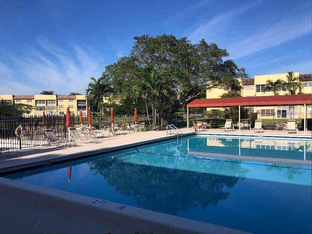 Bermuda Club Four - Residential