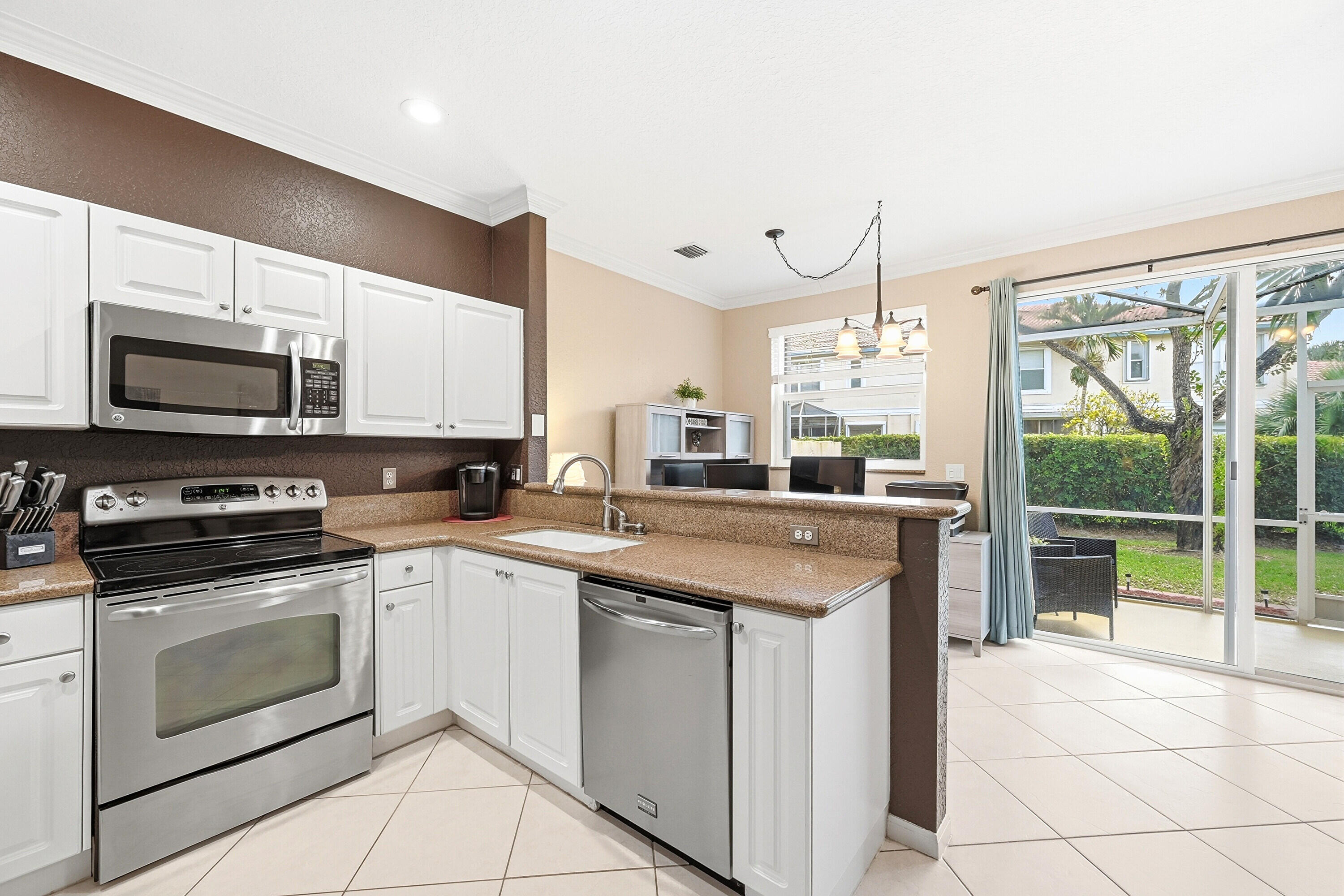 WYNDHAM LAKES EAST - Residential