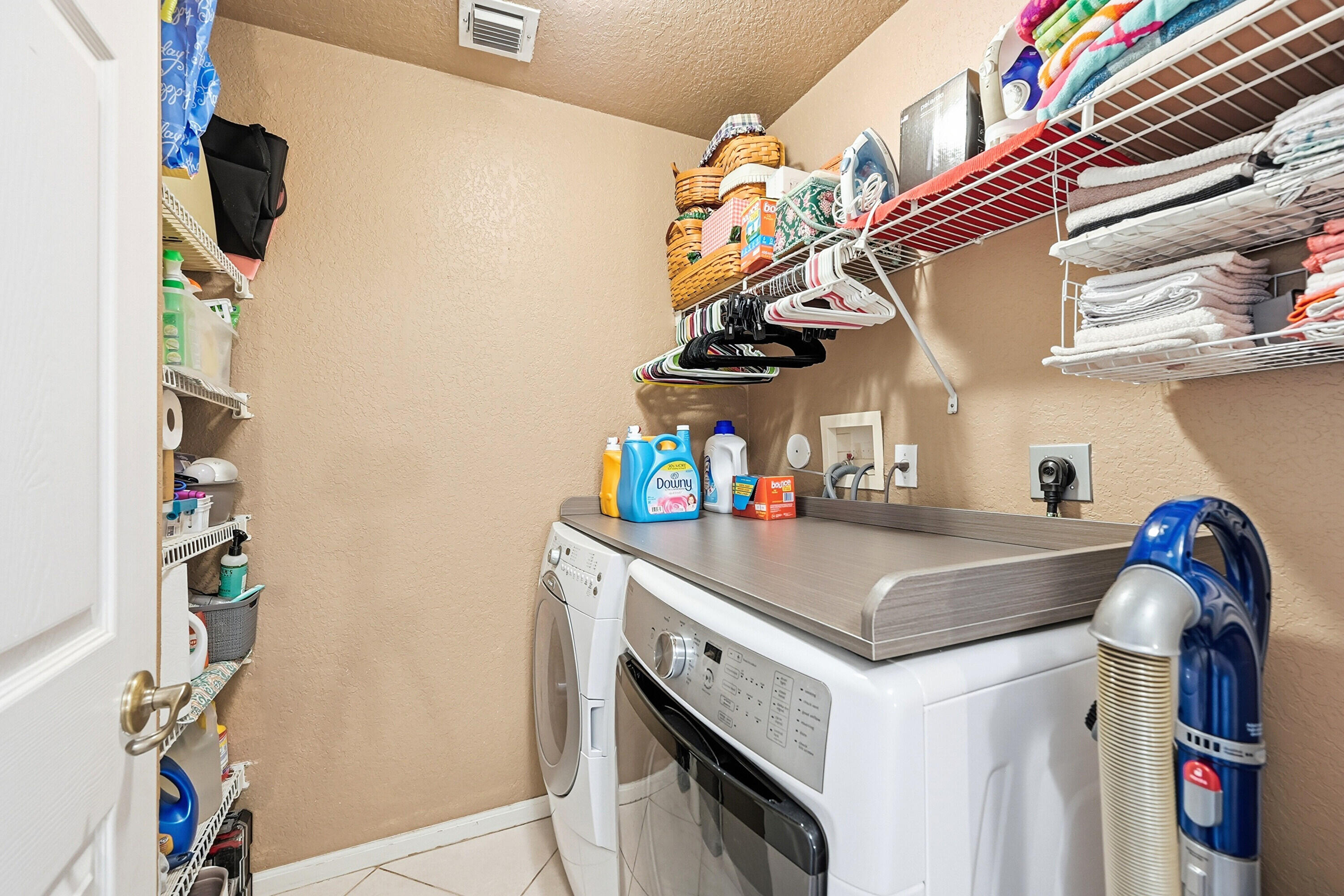 WYNDHAM LAKES EAST - Residential