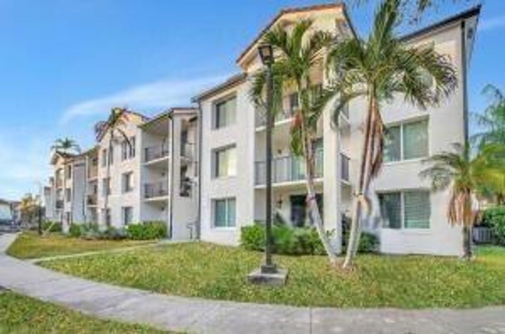 Photo of 122 Villa Circle #122, Boynton Beach, FL 33435 (MLS # R11053407)