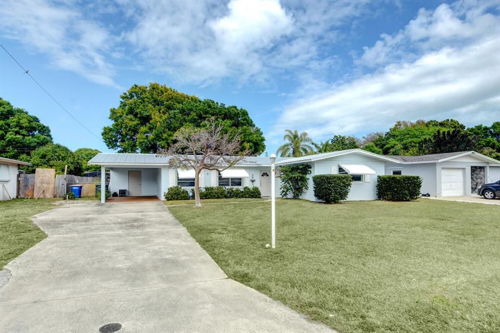 Photo of 1020 Hispana Avenue, Fort Pierce, FL 34982 (MLS # R10780969)