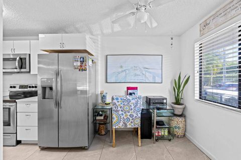Tiny photo for 3138 Via Poinciana #116, Lake Worth, FL 33467 (MLS # R11150031)