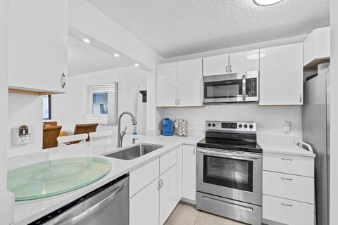 Tiny photo for 3138 Via Poinciana #116, Lake Worth, FL 33467 (MLS # R11150031)