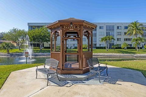 Tiny photo for 3138 Via Poinciana #116, Lake Worth, FL 33467 (MLS # R11150031)