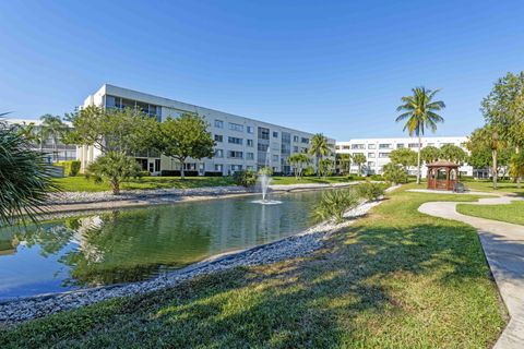 Tiny photo for 3138 Via Poinciana #116, Lake Worth, FL 33467 (MLS # R11150031)