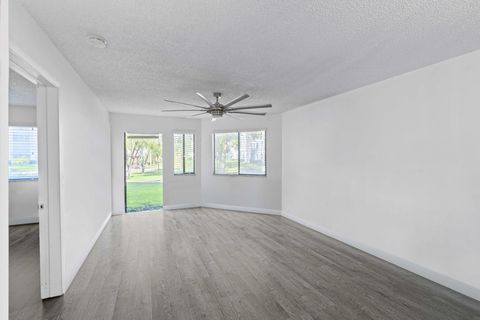 Tiny photo for 3138 Via Poinciana #116, Lake Worth, FL 33467 (MLS # R11150031)