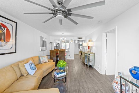 Tiny photo for 3138 Via Poinciana #116, Lake Worth, FL 33467 (MLS # R11150031)
