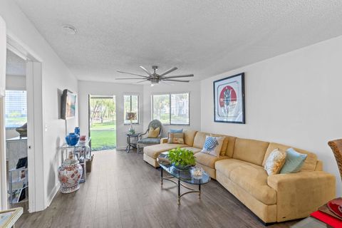 Tiny photo for 3138 Via Poinciana #116, Lake Worth, FL 33467 (MLS # R11150031)