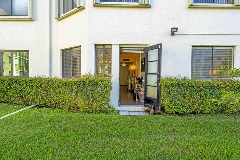Tiny photo for 3138 Via Poinciana #116, Lake Worth, FL 33467 (MLS # R11150031)