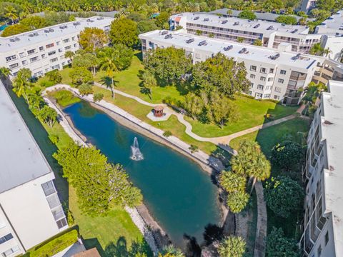 Tiny photo for 3138 Via Poinciana #116, Lake Worth, FL 33467 (MLS # R11150031)