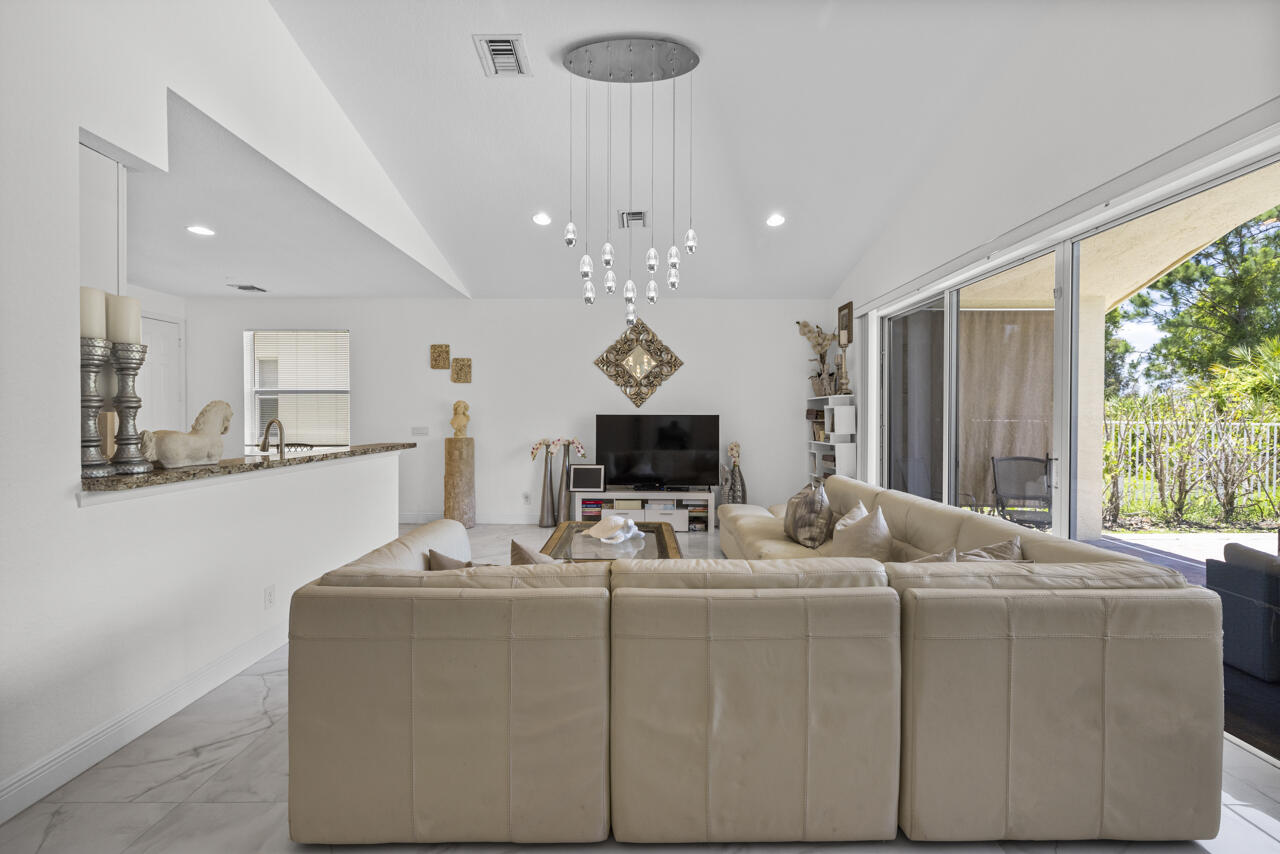 MARTINS CROSSING - Residential