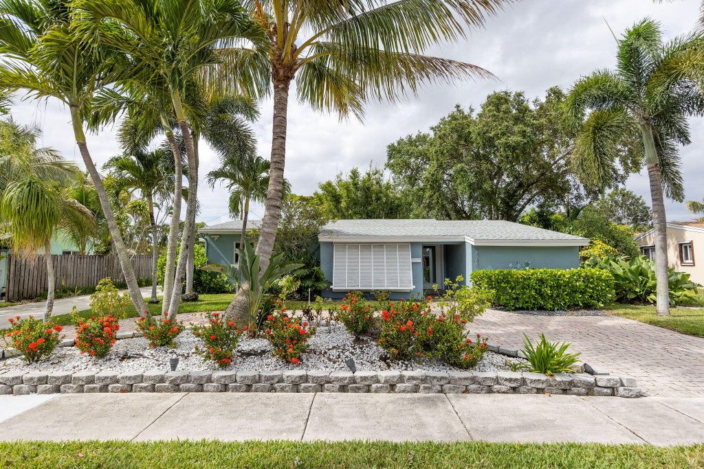 Photo of 2380 SW 15th Street, Fort Lauderdale, FL 33312 (MLS # B26078367)