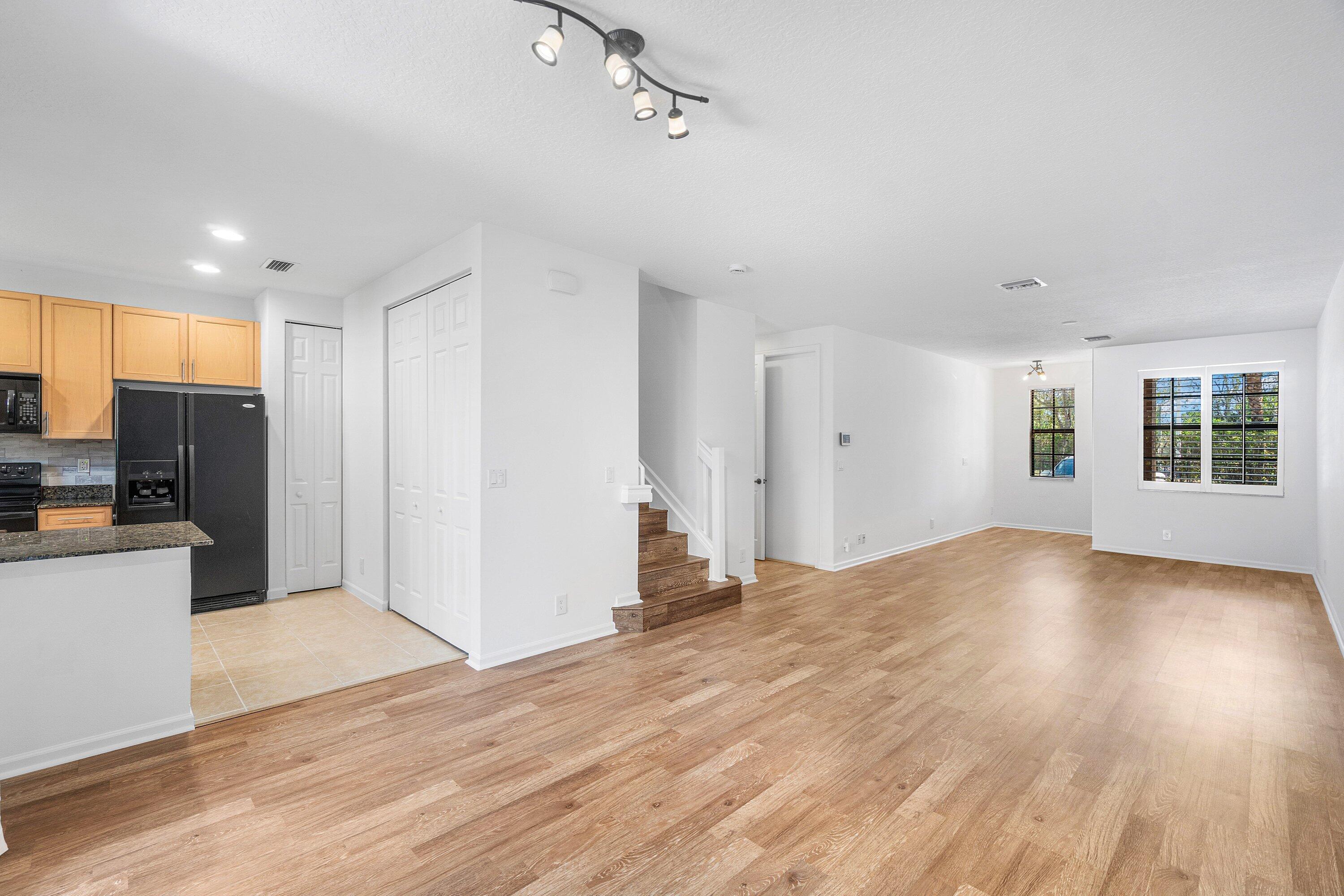 GRAMERCY SQUARE - Residential