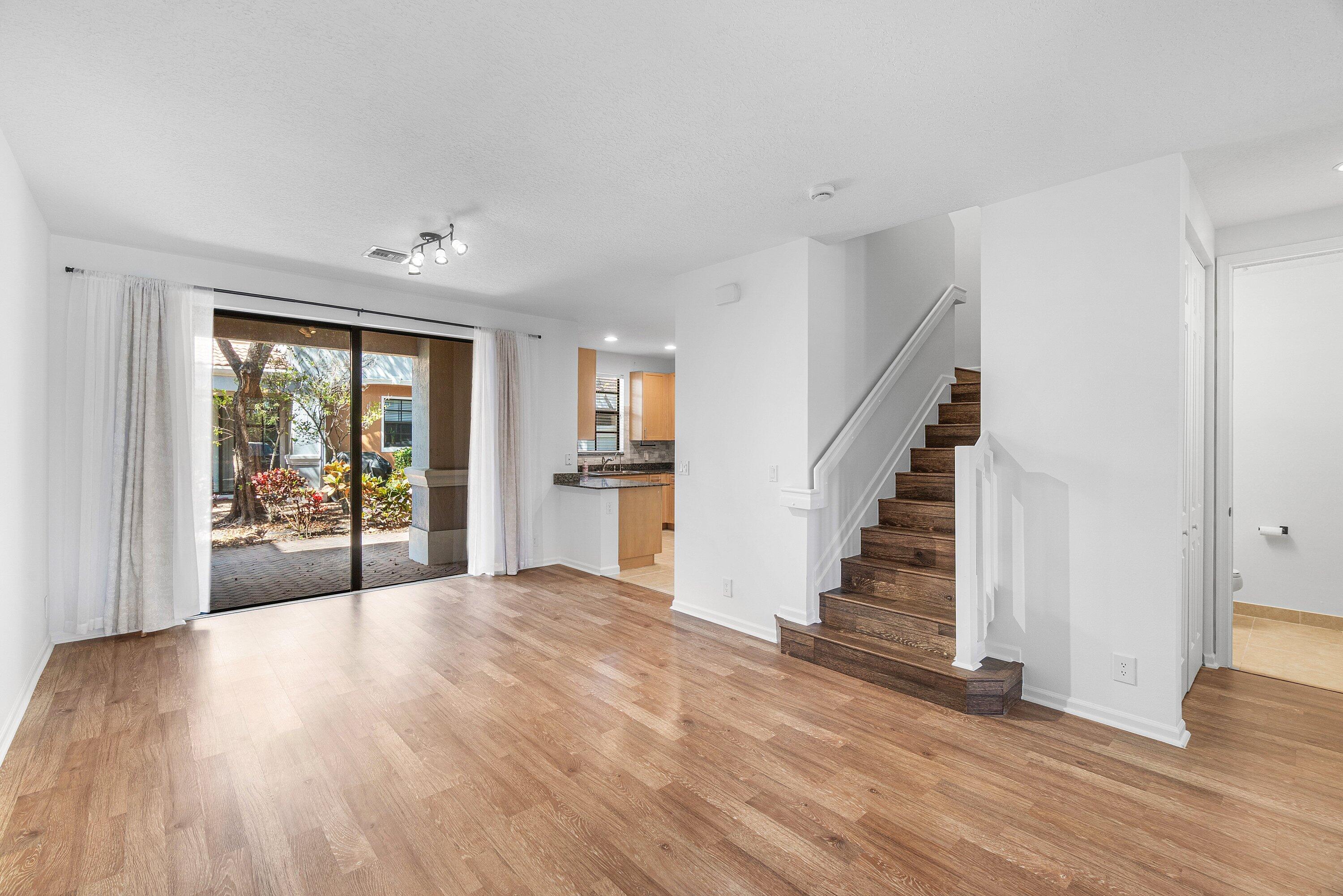 GRAMERCY SQUARE - Residential