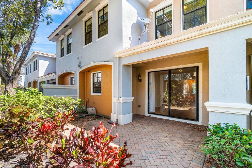 Photo of 238 E Chrystie Circle, Delray Beach, FL 33484 (MLS # R11167801)